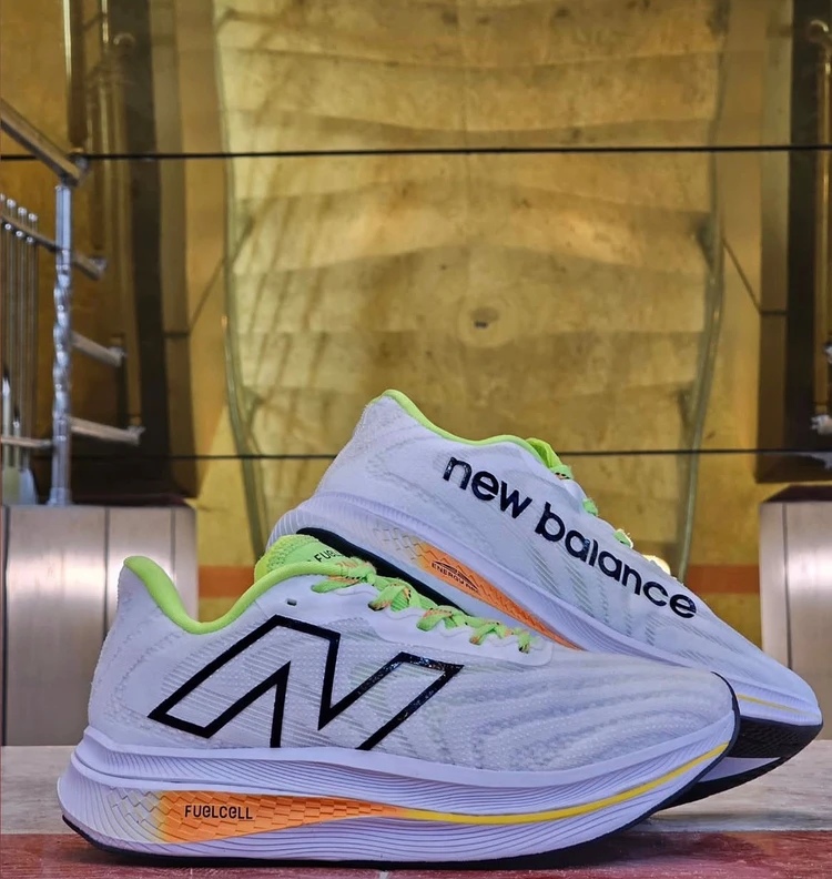 کتونی نیوبالانس سوپر کامپ ترینر وی 2 سفید نارنجی سایز ۴۰ تا ۴۵ Newbalance Fuelcell Super Comp 2