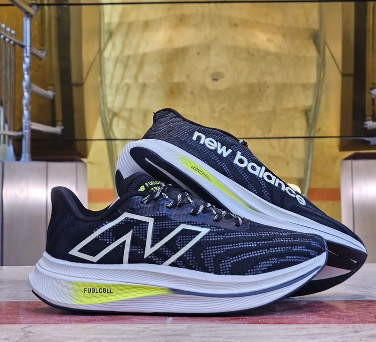کتونی نیوبالانس سوپر کامپ ترینر وی 2مشکی زرد سایز ۴۰ تا ۴۵ Newbalance Fuelcell Super Comp 2