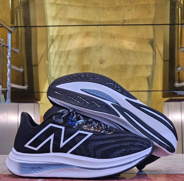 کتونی نیوبالانس سوپر کامپ ترینر وی 2 مشکی سفید سایز ۴۰ تا ۴۵ Newbalance Fuelcell Super Comp 2